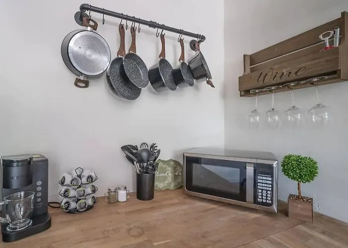 Cozy Flat Next To U Of A + Yard, Parking & Bbq! * Tucson