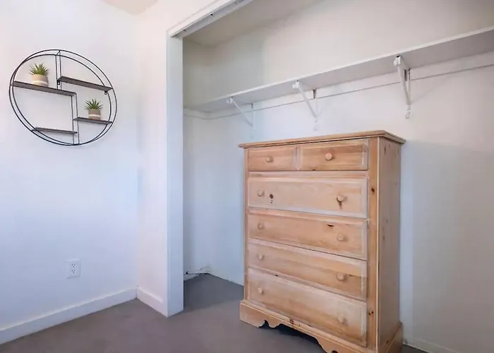 Apartment Cozy Flat Next To U Of A + Yard, Parking & Bbq!