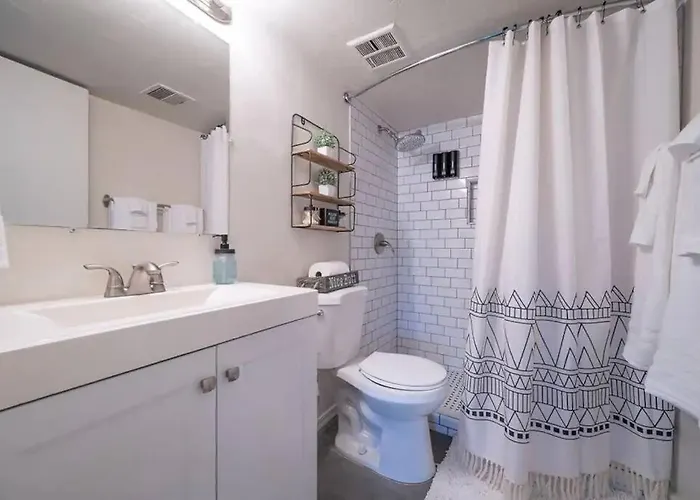 Apartment Cozy Flat Next To U Of A + Yard, Parking & Bbq! Tucson