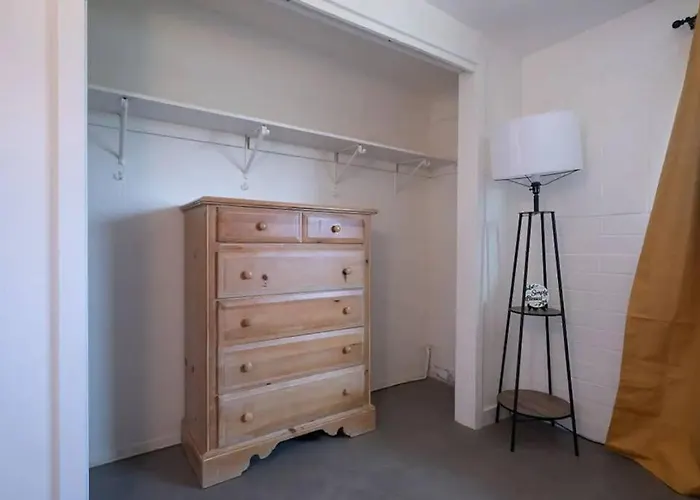 Apartment Cozy Flat Next To U Of A + Yard, Parking & Bbq!